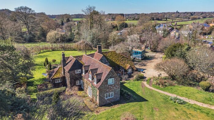 4 Bedroom Detached House For Sale In Parrotts Lane, Buckland Common, Tring, HP23