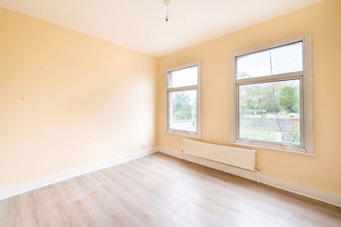 3 Bedroom Maisonette To Rent In Carshalton Road, Mitcham Junction, Mitcham, CR4