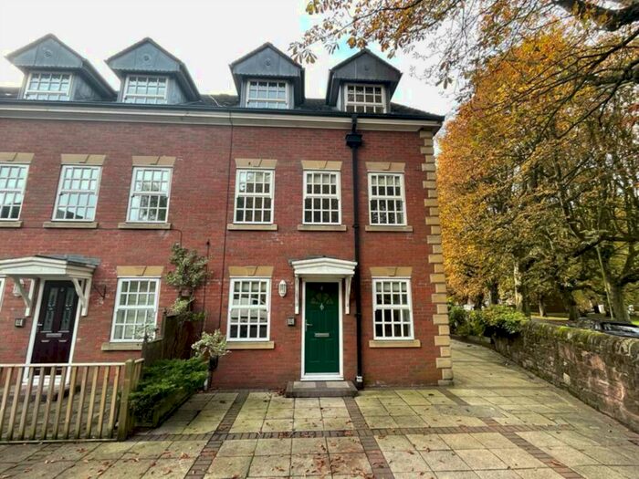 3 Bedroom Town House To Rent In Carnatic Court, Mossley Hill, L18