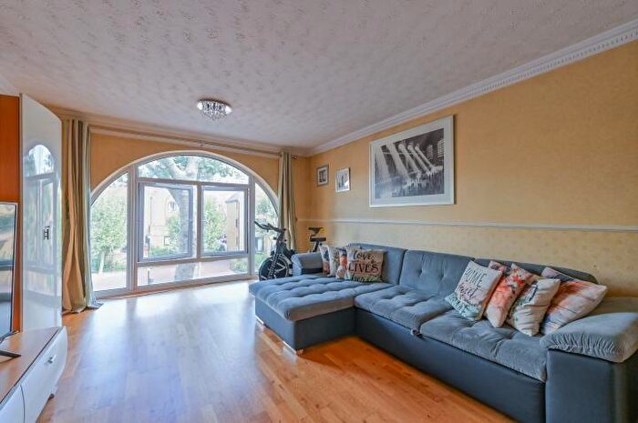 3 Bedroom Semi Detached House For Sale In Spirit Quay, London, E1W