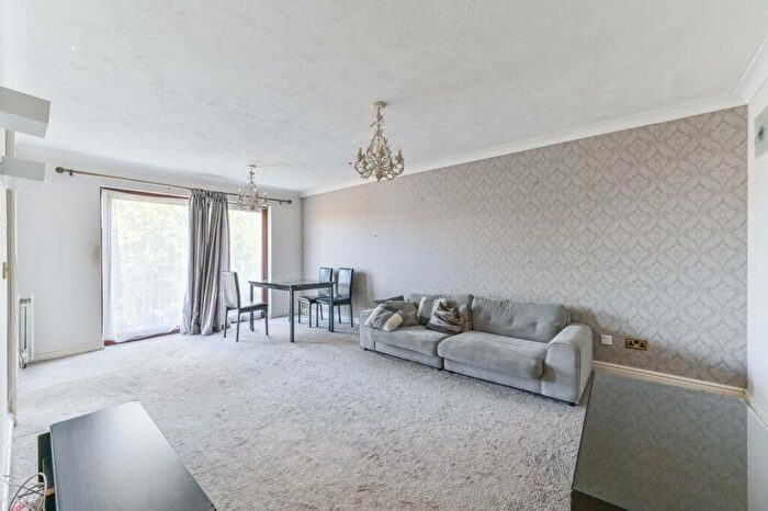 2 Bedroom Flat To Rent In Fleetwood Close, East Croydon, Croydon, CR0