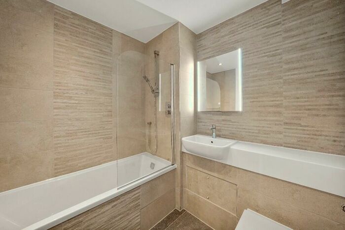 1 Bedroom Semi-Detached House To Rent In Cromer Road, Watford, Hertfordshire, WD24