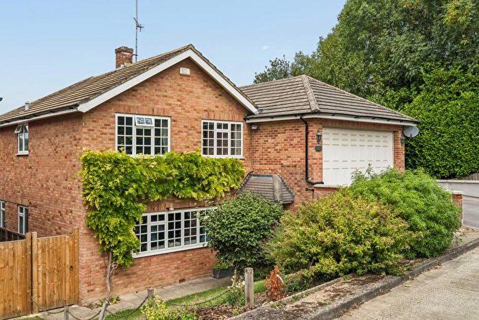 4 Bedroom Detached House For Sale In The Paddock, Chalfont St Peter, Gerrards Cross, SL9