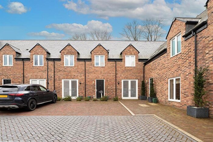 3 Bedroom Terraced House For Sale In Gibbs Close, Harpenden, AL5