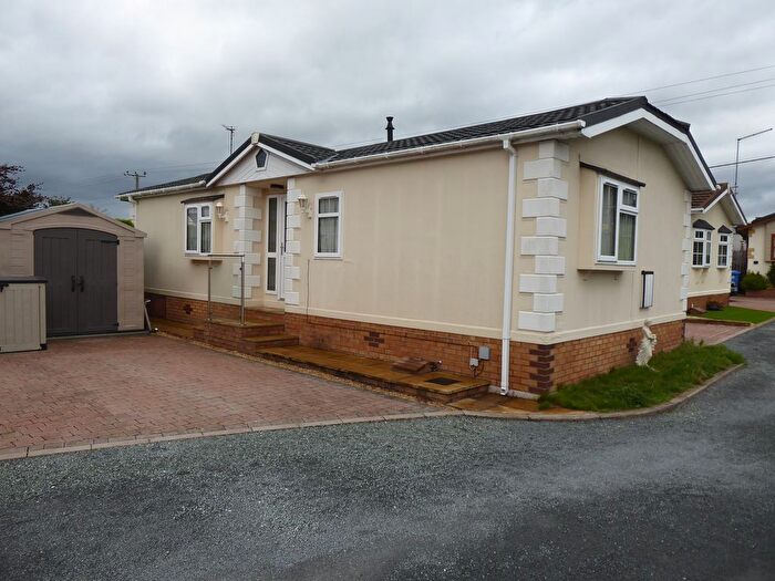 2 Bedroom Mobile/park Home For Sale In Yew Tree Park, The Rowe, Stableford, Newcastle Under Lyme, ST5