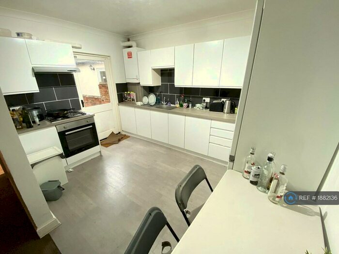 3 Bedroom Terraced House To Rent In Blenheim Road, Reading, RG1