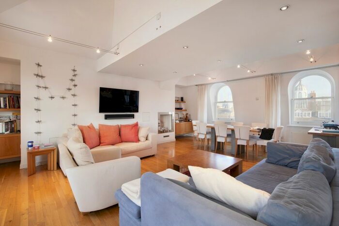 3 Bedroom Flat To Rent In King Street, London, WC2E