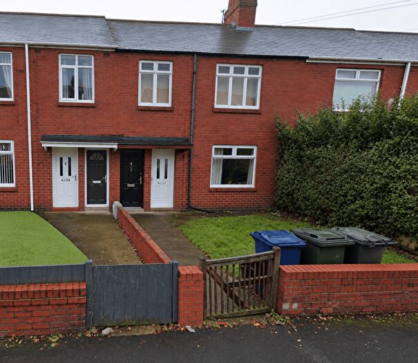 2 Bedroom Flat To Rent In Chatsworth Gardens, Byker, Newcastle Upon Tyne, NE6