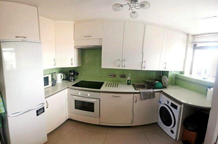 4 Bedroom Flat To Rent In Crondall Street, N1