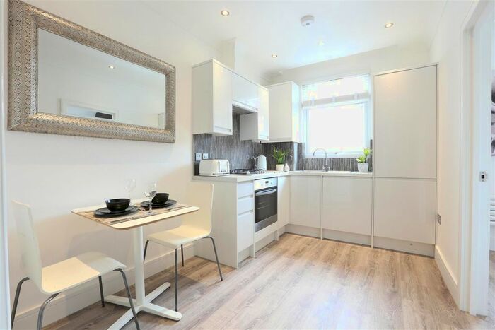 Studio To Rent In High Road, Turnpike Lane, London, N22