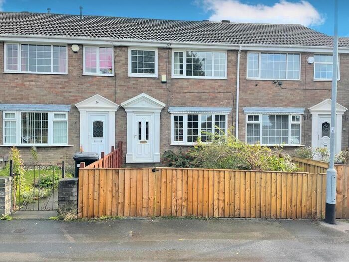 3 Bedroom Town House For Sale In Thorpe Garth, Leeds, LS10