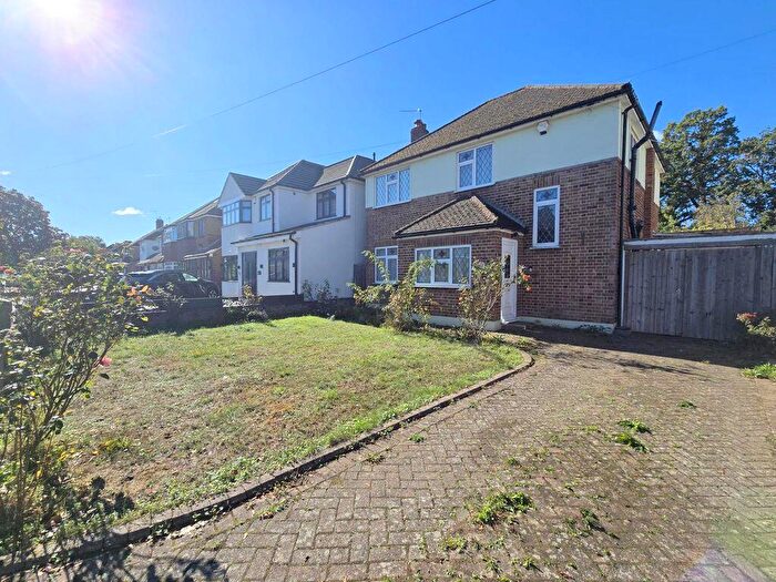 3 Bedroom Detached House For Sale In Anglesmede Crescent, Pinner, HA5