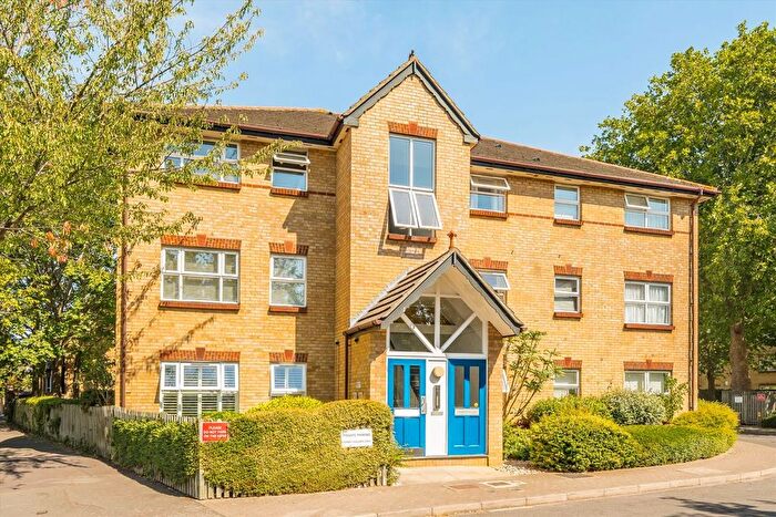 2 Bedroom Flat To Rent In Monmouth Close, Chiswick, W4