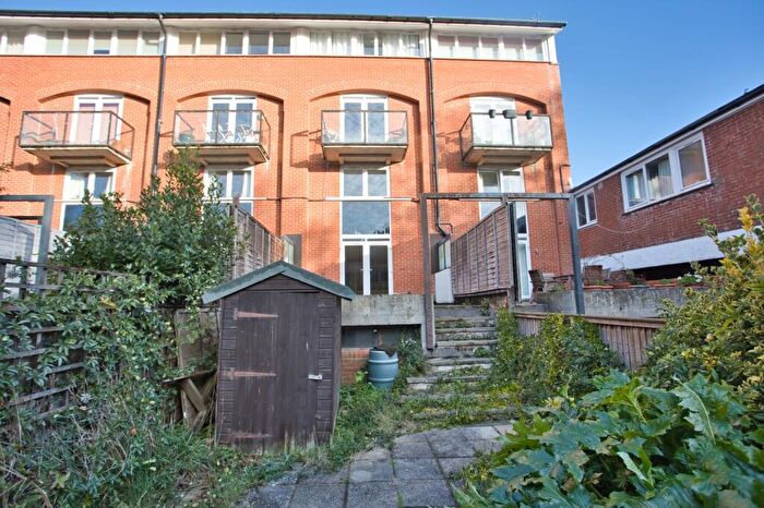 3 Bedroom Maisonette For Sale In Grimston Gardens, Folkestone, Kent, CT20