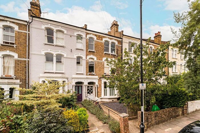 2 Bedroom Flat For Sale In Miranda Road, Whitehall Park, N19