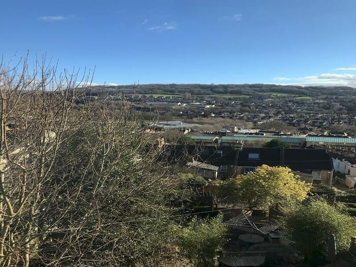 4 Bedroom House To Rent In Belgrave Crescent, BA1