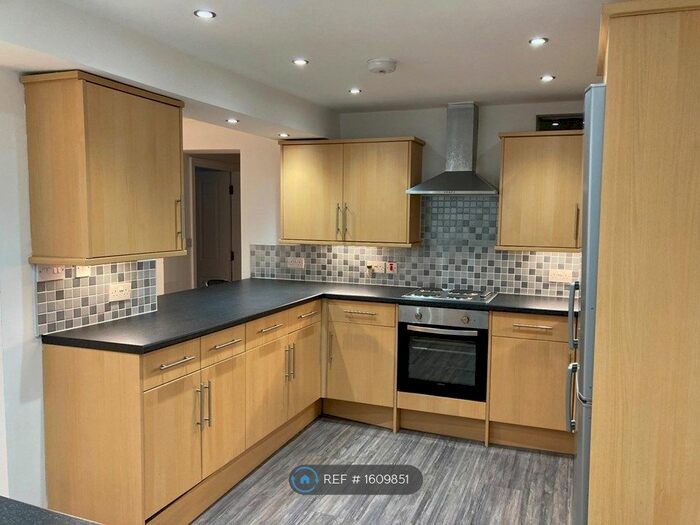 2 Bedroom Flat To Rent In Basement, Liverpool, L23