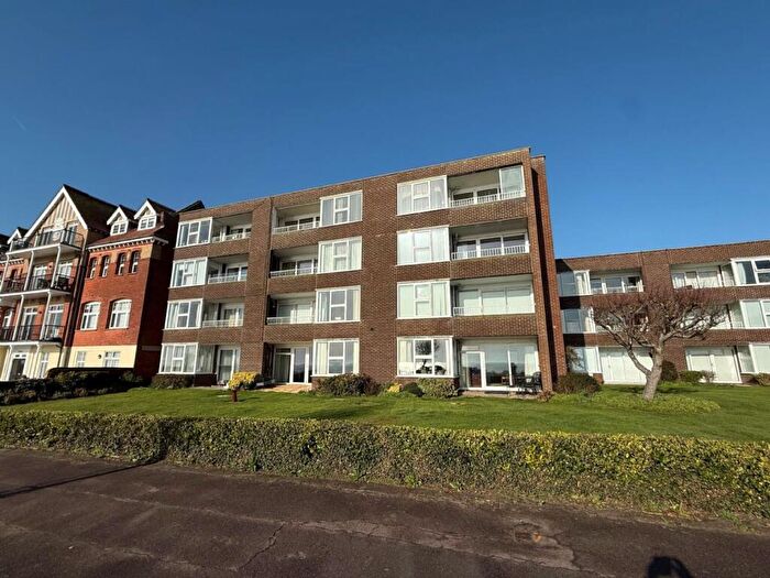 2 Bedroom Flat For Sale In Fourth Avenue, Frinton-on-sea, CO13
