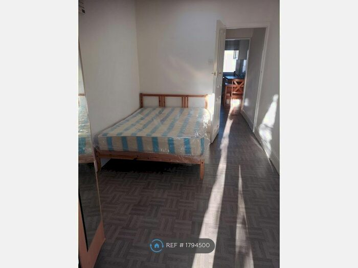 Studio To Rent In Cranbrook Road, Ilford, IG1