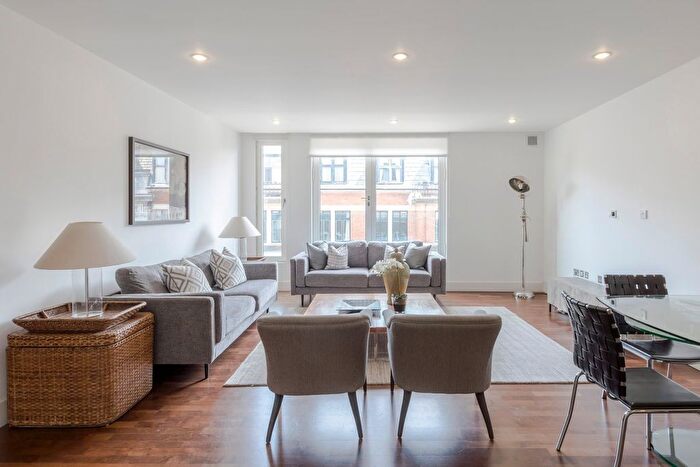 3 Bedroom Flat To Rent In Weymouth Street, Marylebone, London, W1W