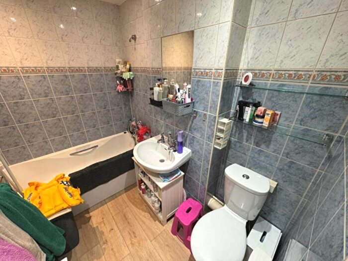 2 Bedroom Flat To Rent In Everett Court, Watling Street, WD7