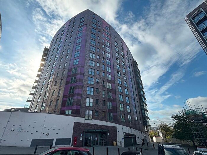 2 Bedroom Flat To Rent In Cross Green Lane, Leeds, West Yorkshire, LS9
