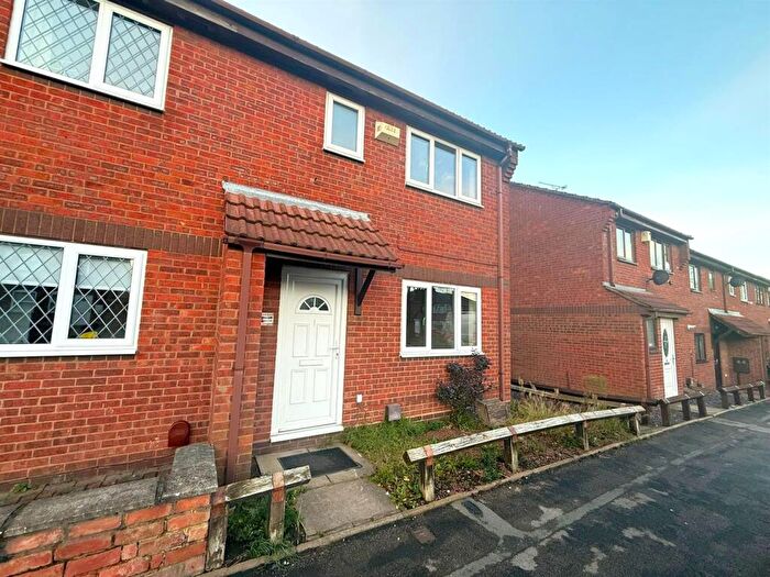 3 Bedroom Terraced House To Rent In Ansley Common, Nuneaton, CV10
