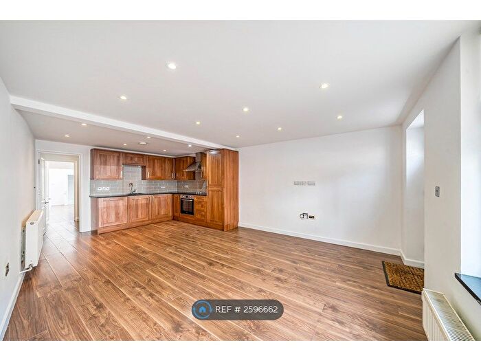 1 Bedroom Flat To Rent In Queens Road, Watford, WD17