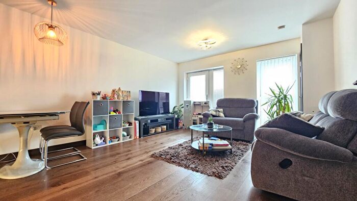 2 Bedroom Flat To Rent In James Smith Court, Dartford, DA1