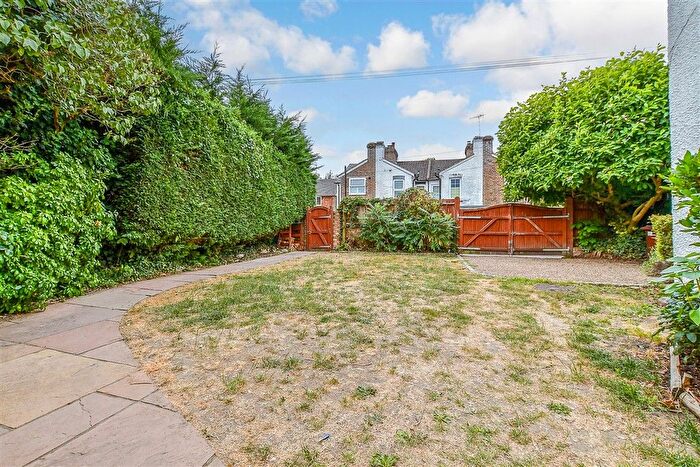 3 Bedroom Semi-Detached House For Sale In Hawden Road, Tonbridge, Kent, TN9