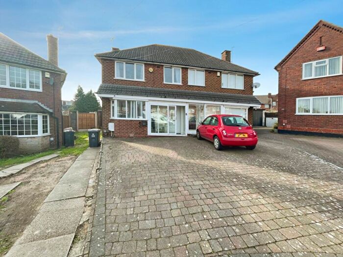 3 Bedroom Semi Detached House For Sale In Cattermole Grove, Birmingham, B43