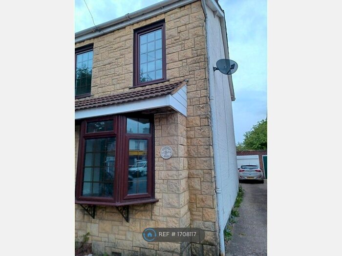 3 Bedroom Semi-Detached House To Rent In Eastfield Road, Burnham, Slough, SL1