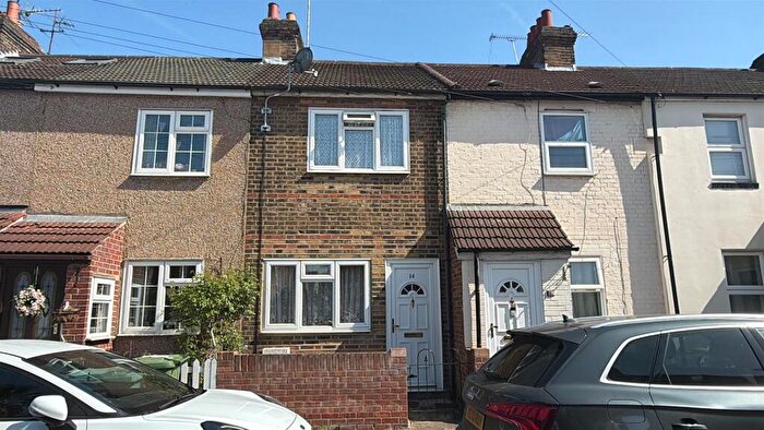 3 Bedroom Terraced House For Sale In Railway Road, Waltham Cross, EN8