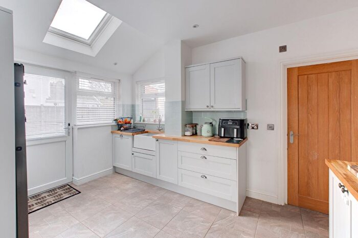 4 Bedroom Detached House For Sale In Neville Avenue, Kidderminster, Worcestershire, DY11