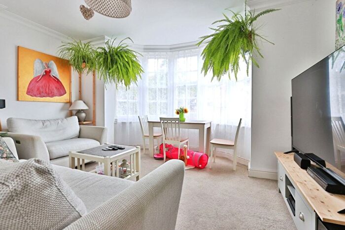 2 Bedroom Flat For Sale In Studland Road, Alum Chine, Bournemouth, Dorset, BH4
