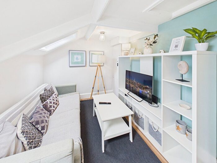 1 Bedroom Flat For Sale In Prospect Hill, Whitby, YO21