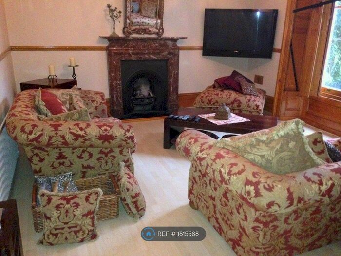 2 Bedroom Flat To Rent In The Waldrons, Croydon, CR0