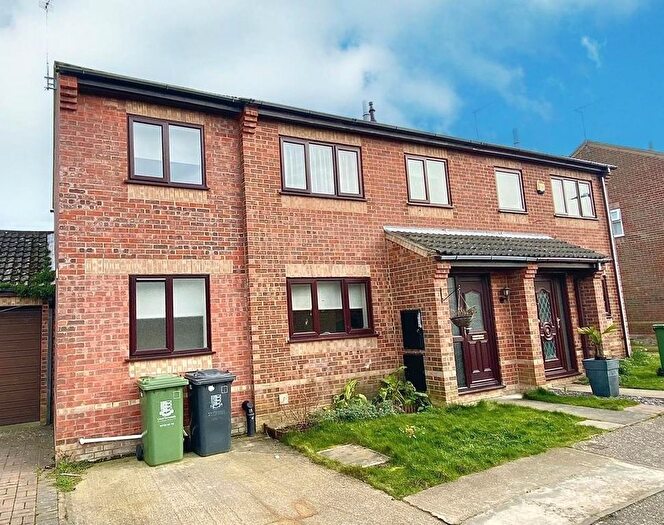 4 Bedroom Semi-detached House To Rent In Hurrell Road, Caister., NR30