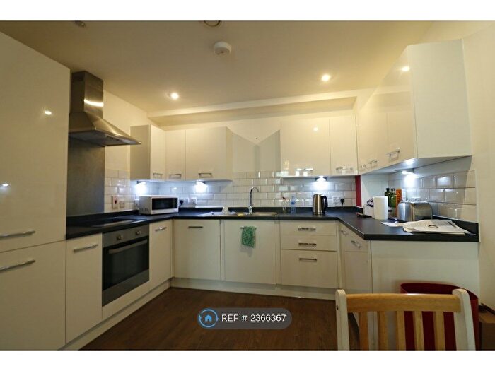 2 Bedroom Flat To Rent In Cranston Court, London, W12