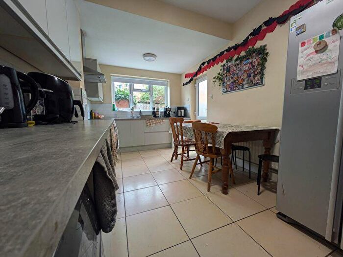 6 Bedroom Terraced House To Rent In Elmsthorpe Avenue, Nottingham, NG7