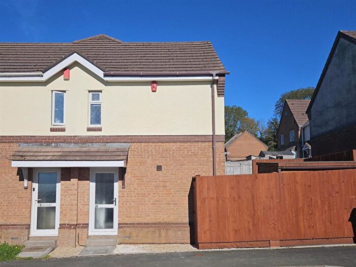 2 Bedroom End Terrace House For Sale In Walnut Drive, Plympton, Plymouth, PL7