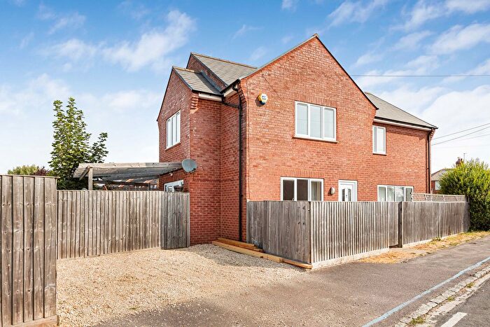 2 Bedroom Semi-detached House For Sale In Leach Road, Bicester, OX26