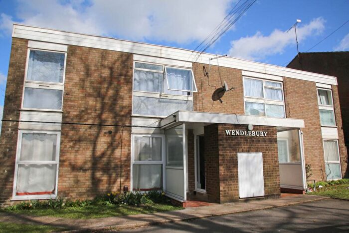 1 Bedroom Maisonette To Rent In Wendlebury Court, Dunstable Road, Luton, Bedfordshire, LU4