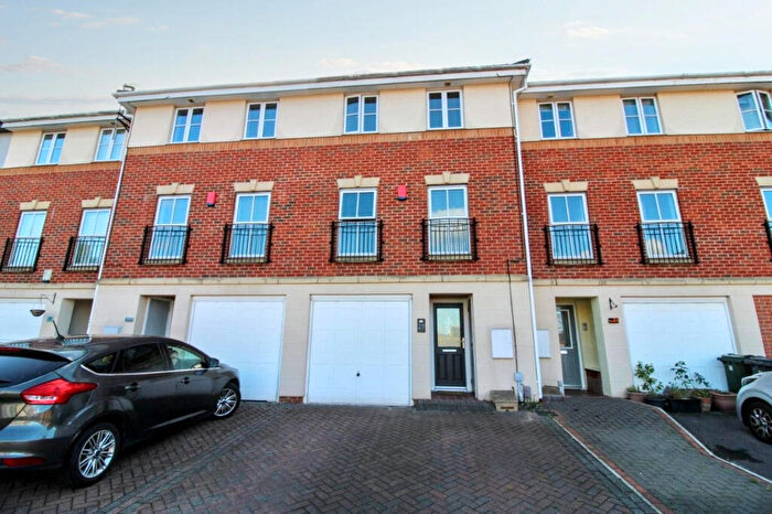 3 Bedroom Town House For Sale In Dayhouse Court, Barnsley, S75