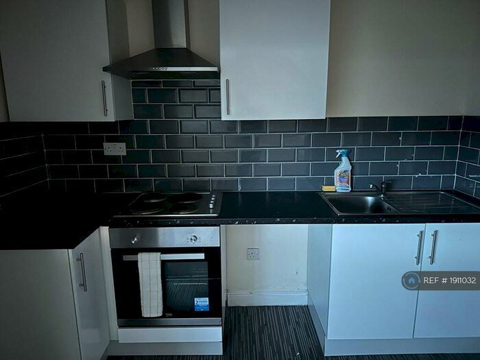 1 Bedroom Flat To Rent In The Grove, Bradford, BD10