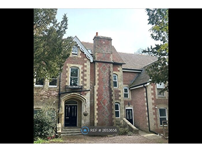 2 Bedroom Flat To Rent In Clatterford Road, Newport, PO30