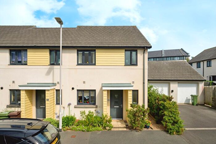 3 Bedroom Semi Detached House For Sale In Westleigh Way, Plymouth, Devon, PL9