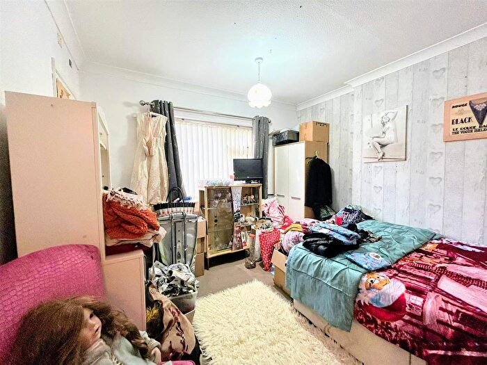 2 Bedroom Semi-Detached House For Sale In Racecourse Mount, Chesterfield, S41