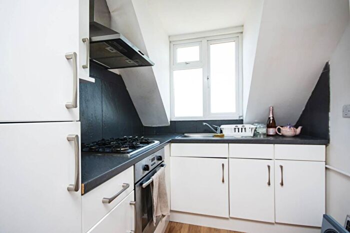 1 Bedroom Flat To Rent In Golders Green Road, Golders Green, London, NW11