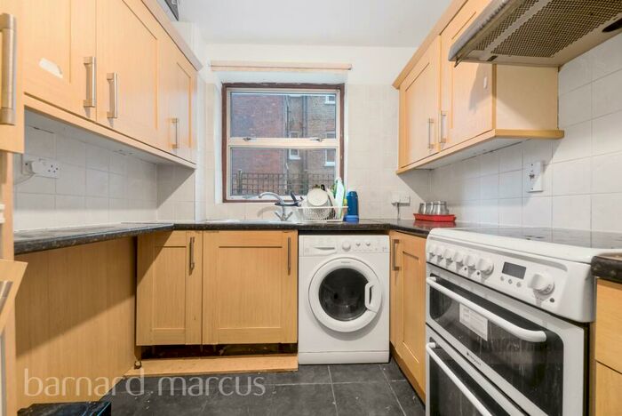2 Bedroom Apartment To Rent In Parkgate Road, London, SW11